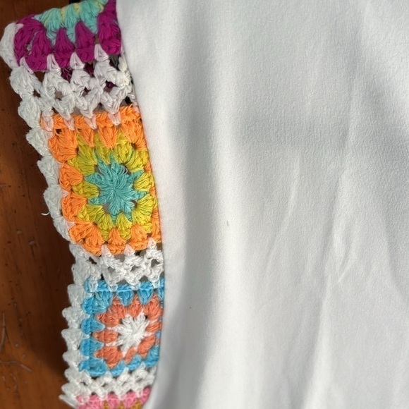 Women’s White V-Neck Top With Granny Squares on Shoulder Size XL NWOT - Picture 3 of 8